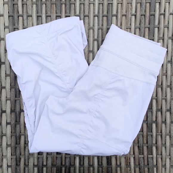 LULULEMON Studio Crop (No Liner) - Cool Breeze - Picture 14 of 15